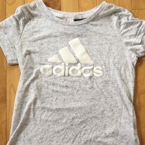 adidas athletic tee🤎🤎